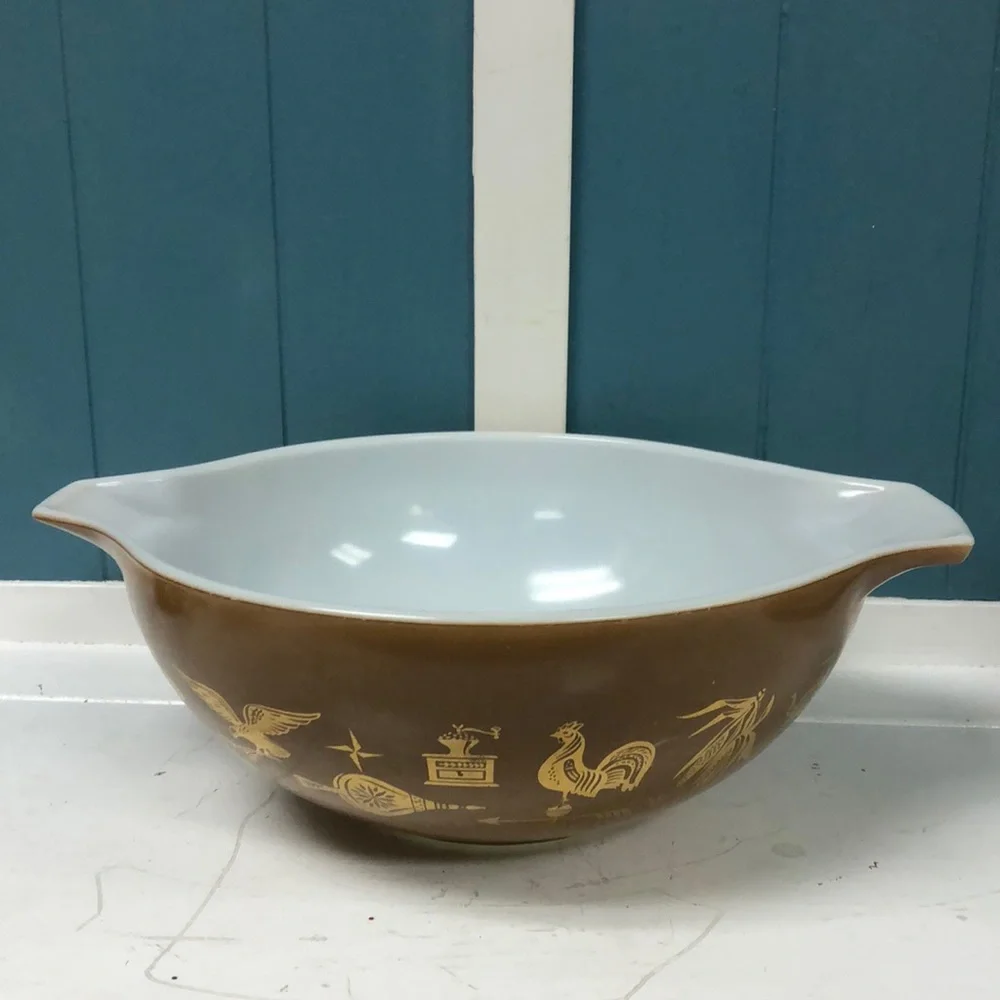 Vintage Pyrex # 444, 4 Qt.‎ Cinderella Mixing/Serving Bowl-Early American,Eagle